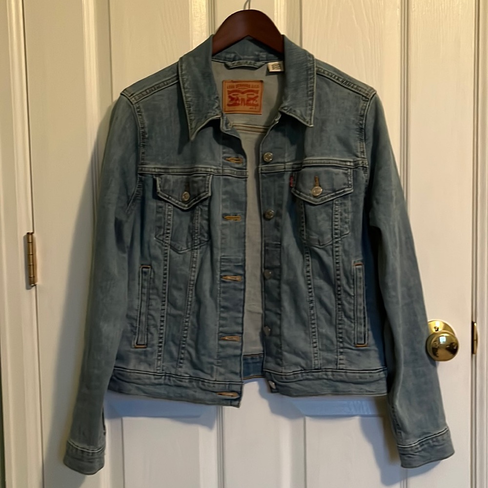 Levi’s trucker jacket barely worn